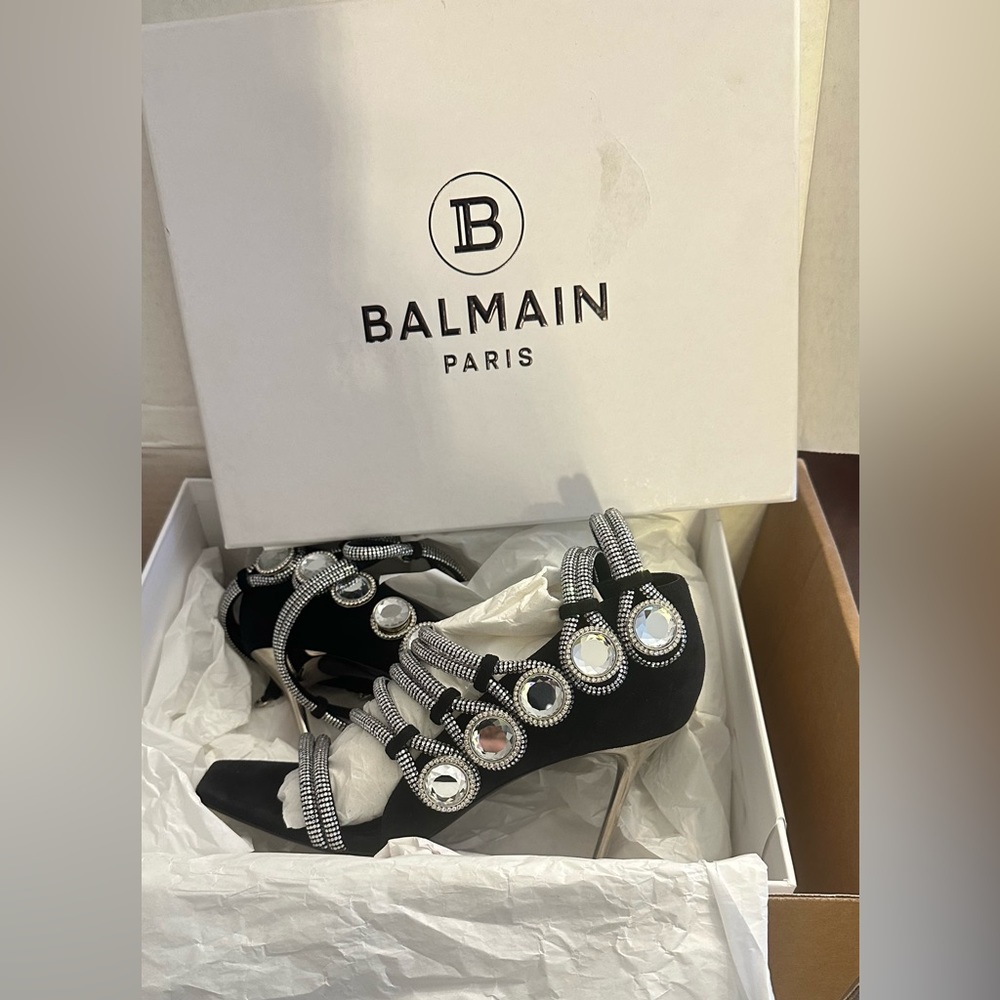 Absolutely elegant, sexy and classy!!! Make an offer!